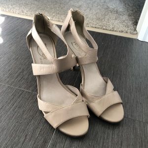 Beige heels